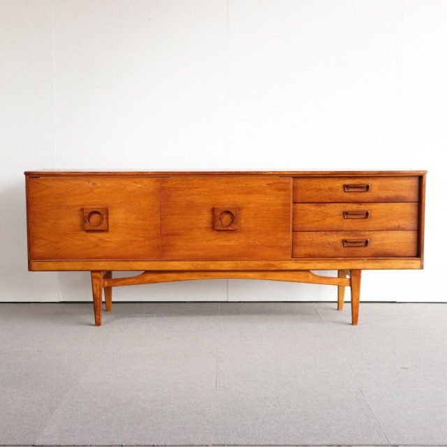 英国ヴィンテージのサイドボード