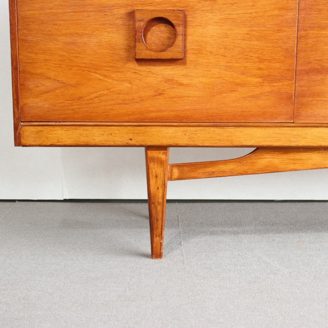 英国ヴィンテージのサイドボード