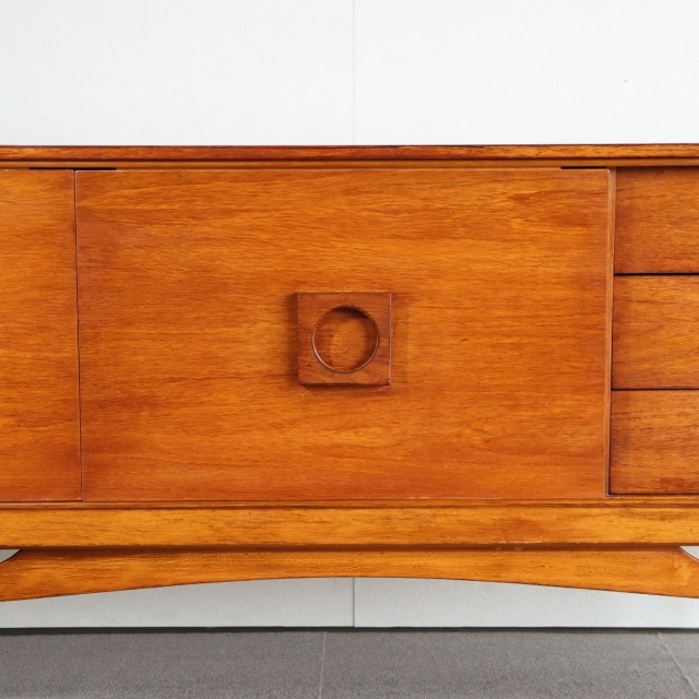 英国ヴィンテージのサイドボード