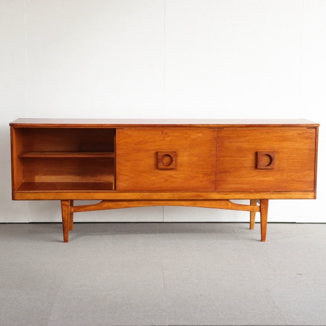 英国ヴィンテージのサイドボード