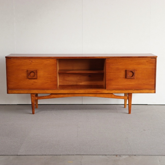 英国ヴィンテージのサイドボード