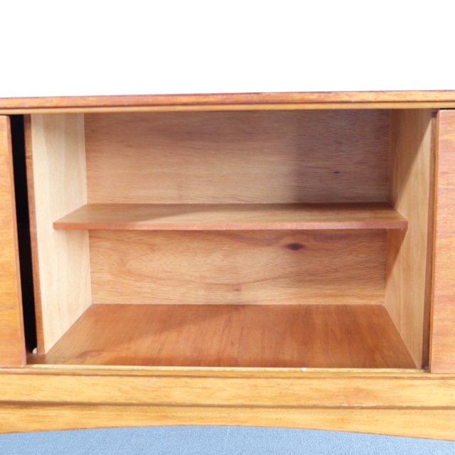 英国ヴィンテージのサイドボード