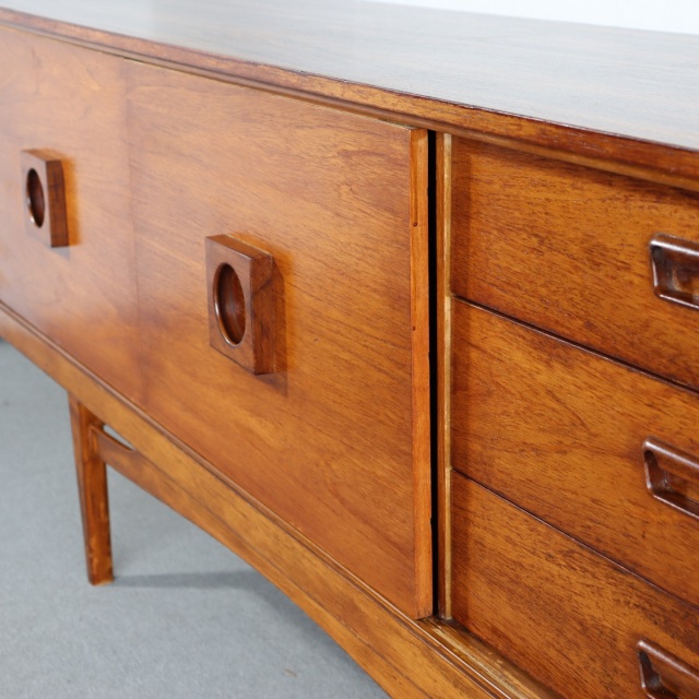 英国ヴィンテージのサイドボード