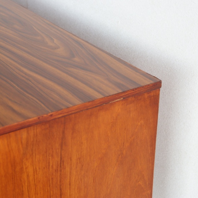 英国ヴィンテージのサイドボード