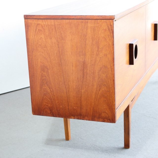 英国ヴィンテージのサイドボード