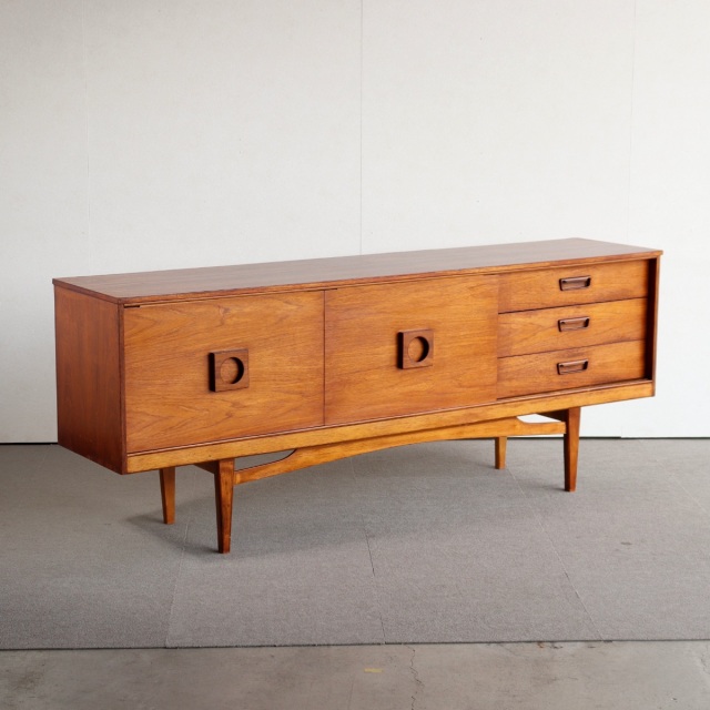 英国ヴィンテージのサイドボード