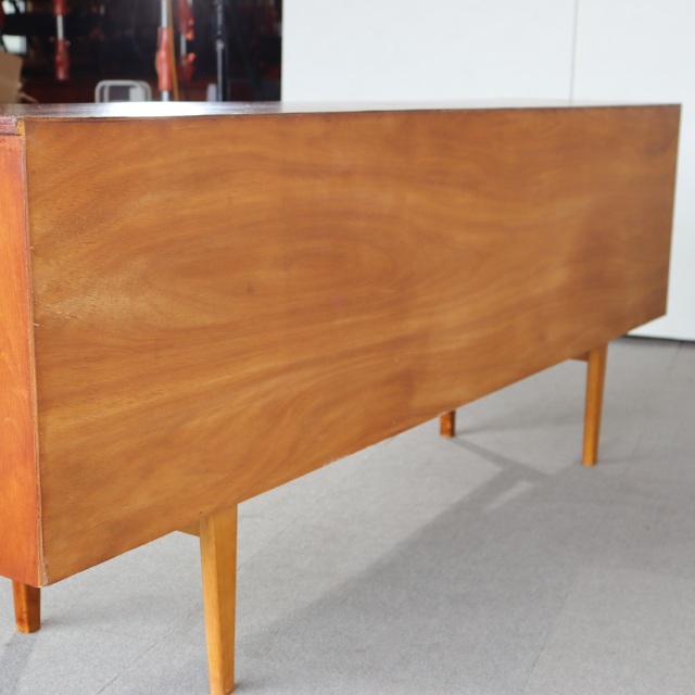 英国ヴィンテージのサイドボード