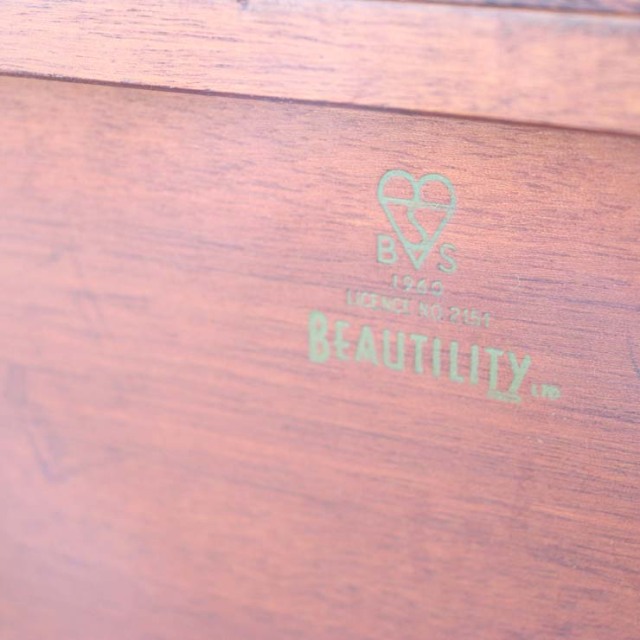 サイドボード。傷、色褪せあります。 外も良いけど、中もいいんです。 ビューティリティBEAUTILITY製