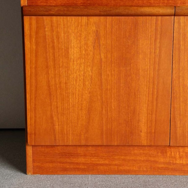 木製のヴィンテージビュロー、上部は上から開く扉、下部は両開きの扉、24118