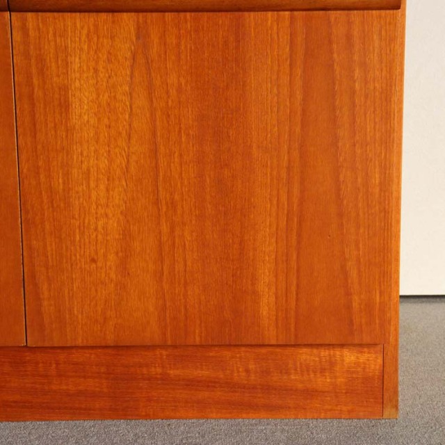 木製のヴィンテージビュロー、上部は上から開く扉、下部は両開きの扉、24118