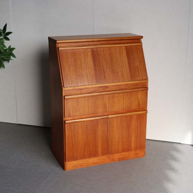 木製のヴィンテージビュロー、上部は上から開く扉、下部は両開きの扉、24118