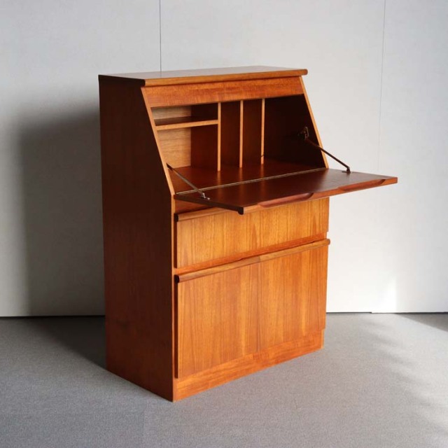 木製のヴィンテージビュロー、上部は上から開く扉、下部は両開きの扉、24118