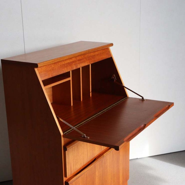 木製のヴィンテージビュロー、上部は上から開く扉、下部は両開きの扉、24118