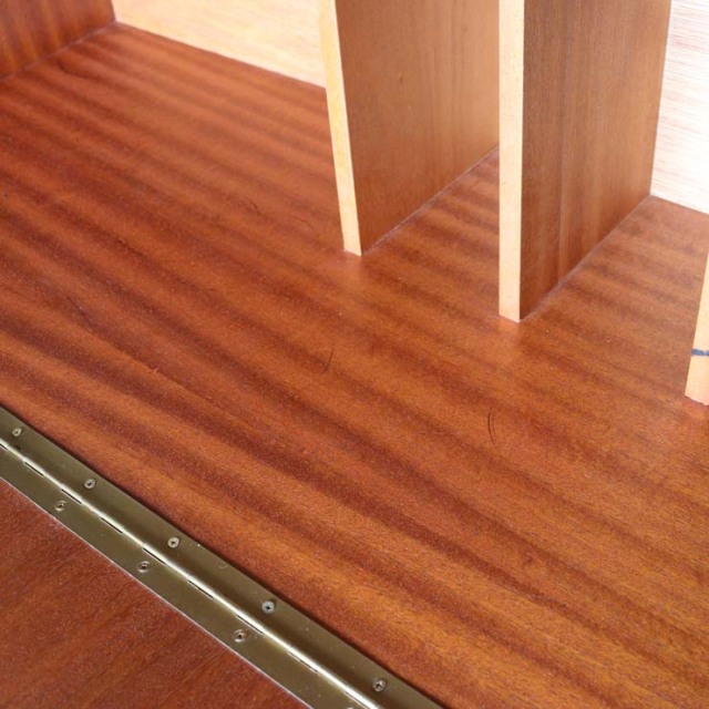 木製のヴィンテージビュロー、上部は上から開く扉、下部は両開きの扉、24118