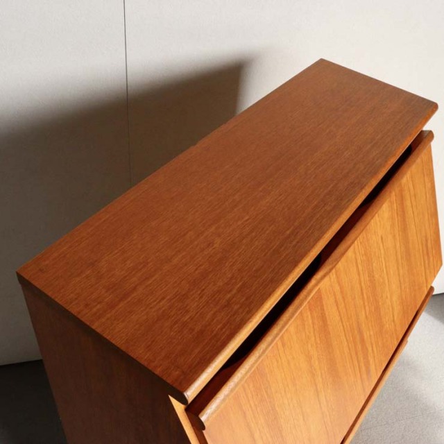 木製のヴィンテージビュロー、上部は上から開く扉、下部は両開きの扉、24118