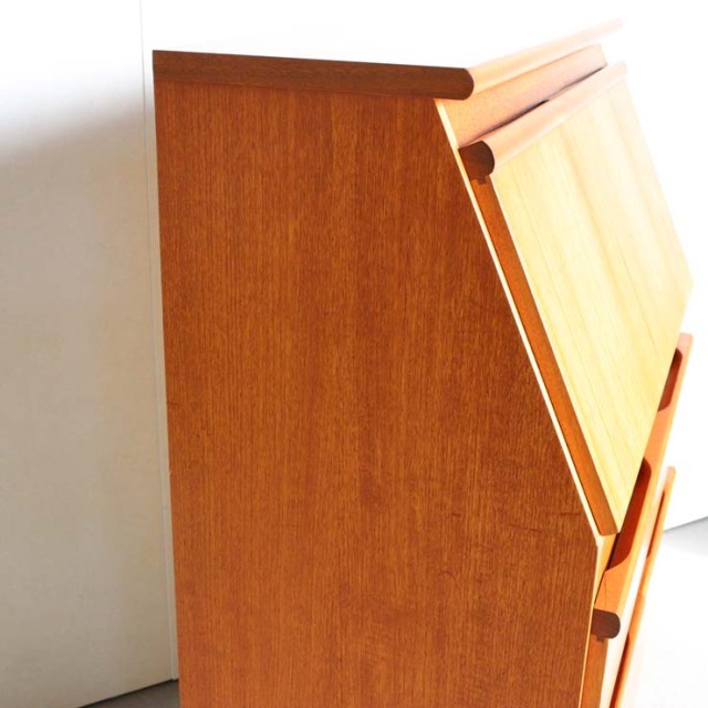 木製のヴィンテージビュロー、上部は上から開く扉、下部は両開きの扉、24118