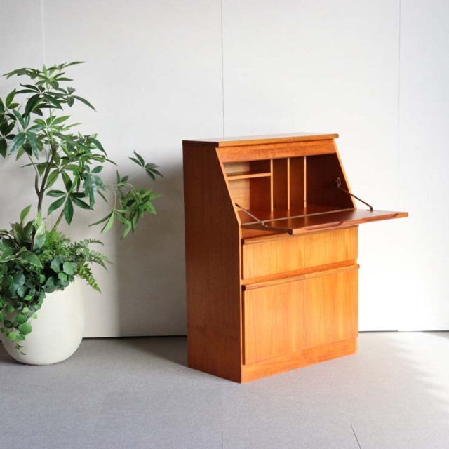 木製のヴィンテージビュロー、上部は上から開く扉、下部は両開きの扉、24118