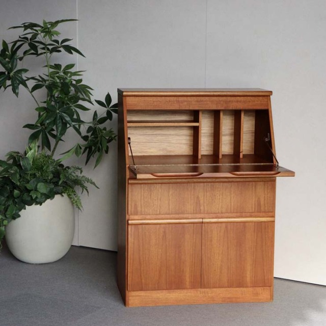 木製のヴィンテージビュロー、上部は上から開く扉、下部は両開きの扉、24118