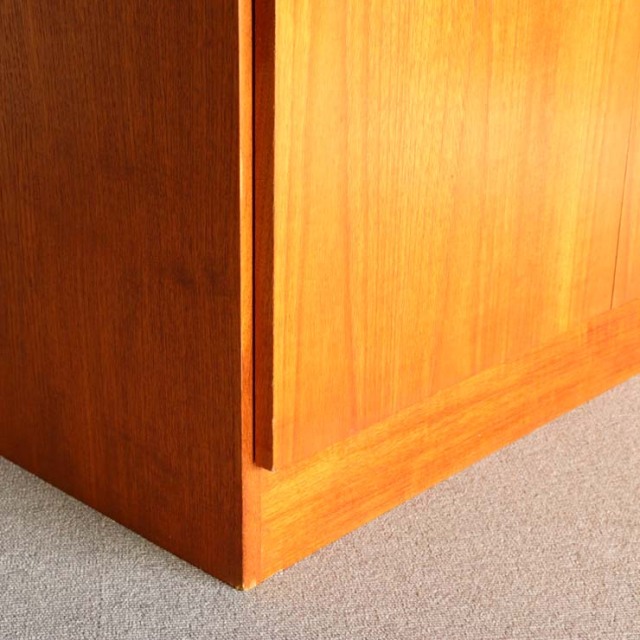 木製のヴィンテージビュロー、上部は上から開く扉、下部は両開きの扉、24118