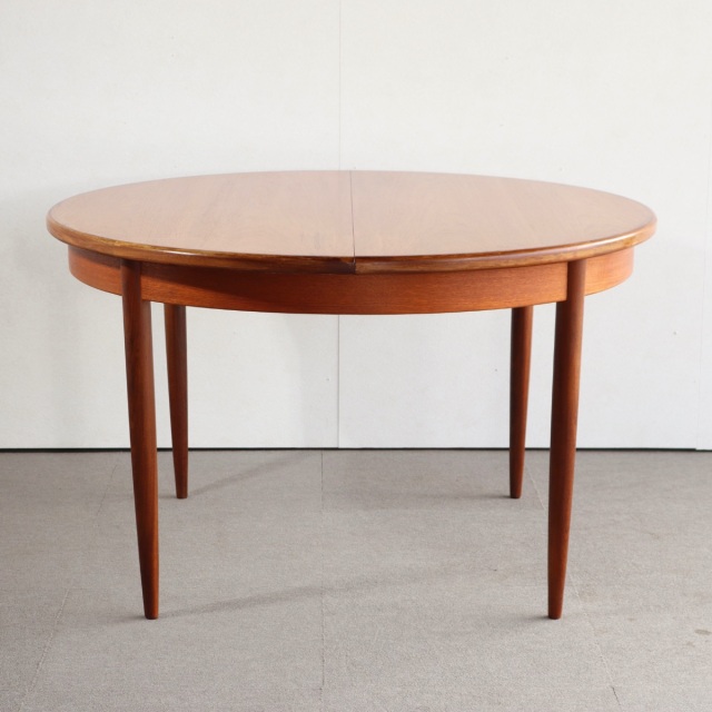 ジープランG-PLANのダイニングテーブル