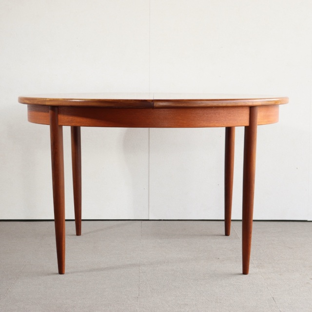 ジープランG-PLANのダイニングテーブル