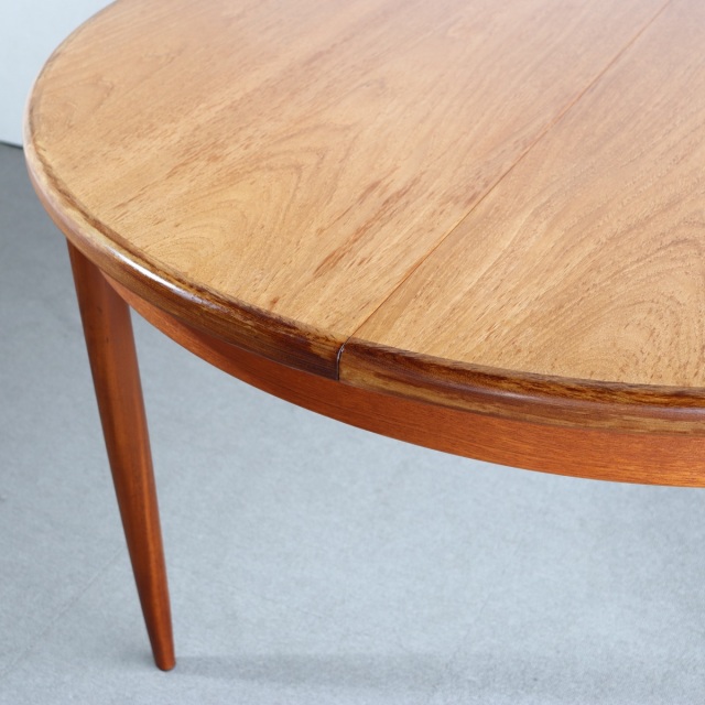 ジープランG-PLANのダイニングテーブル