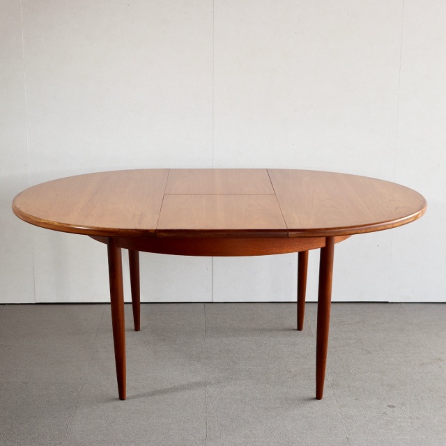 ジープランG-PLANのダイニングテーブル