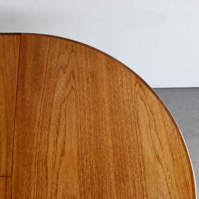 ジープランG-PLANのダイニングテーブル