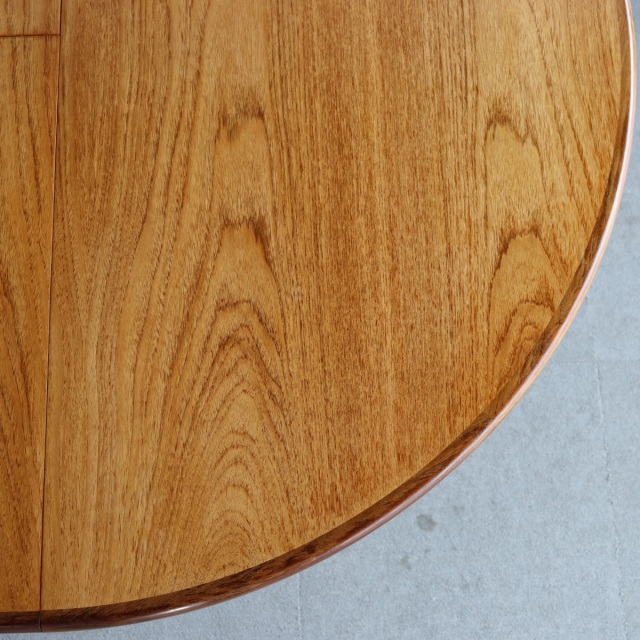 ジープランG-PLANのダイニングテーブル