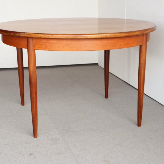 ジープランG-PLANのダイニングテーブル