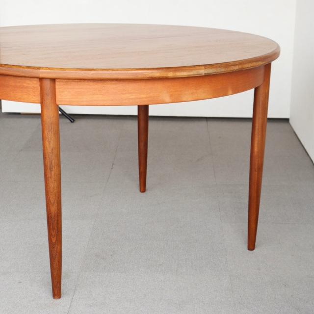 ジープランG-PLANのダイニングテーブル