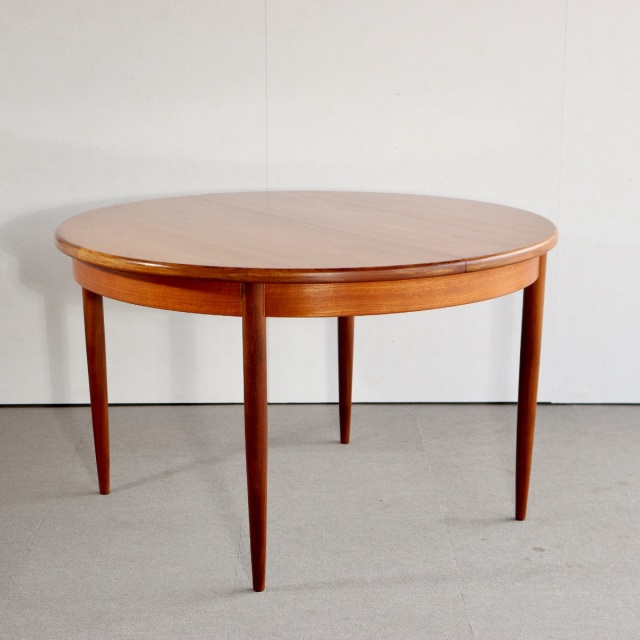 ジープランG-PLANのダイニングテーブル