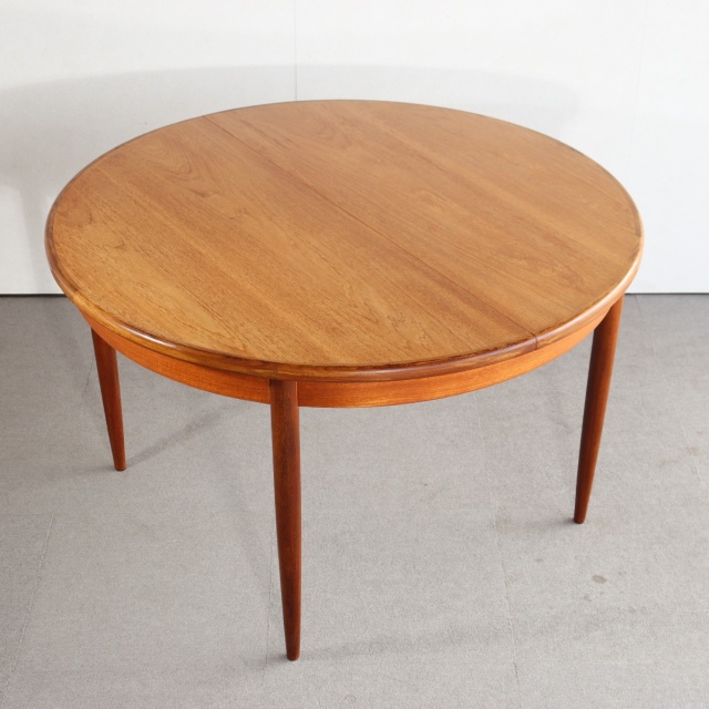 ジープランG-PLANのダイニングテーブル