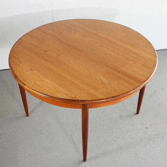 ジープランG-PLANのダイニングテーブル