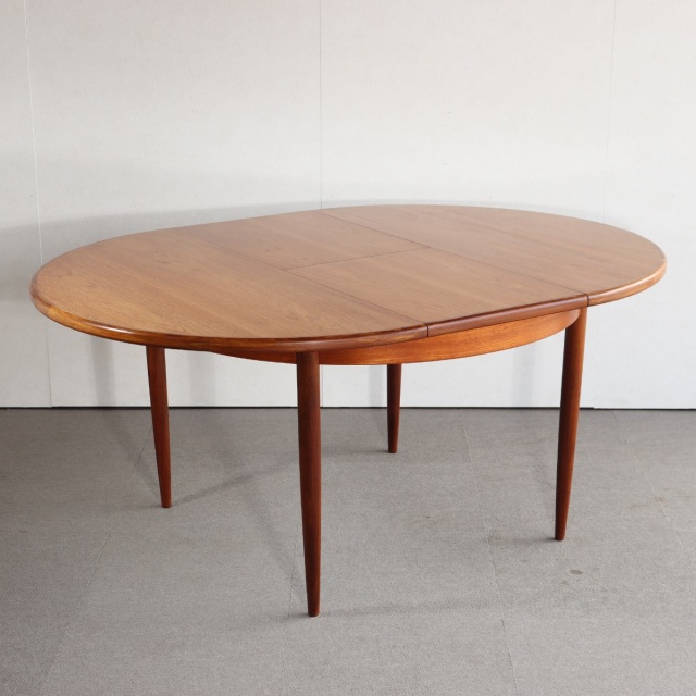 ジープランG-PLANのダイニングテーブル