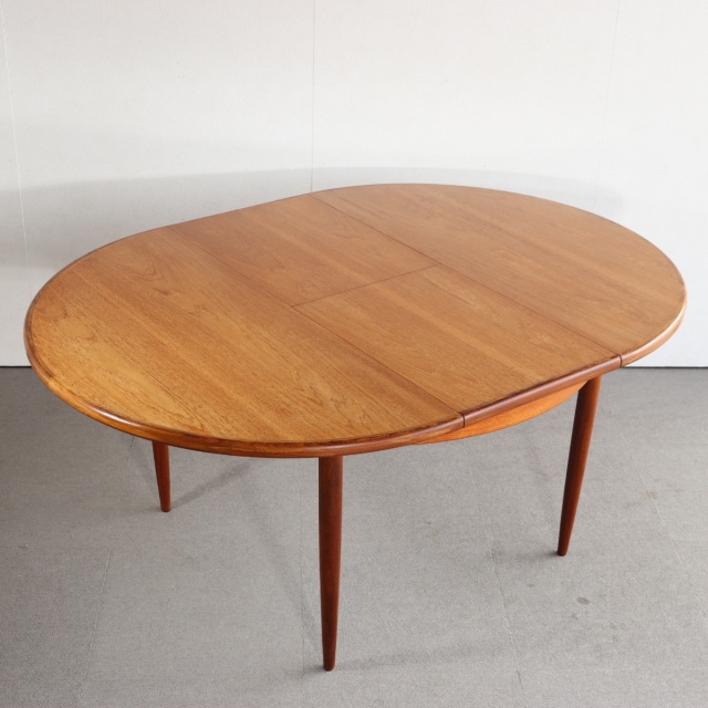 ジープランG-PLANのダイニングテーブル