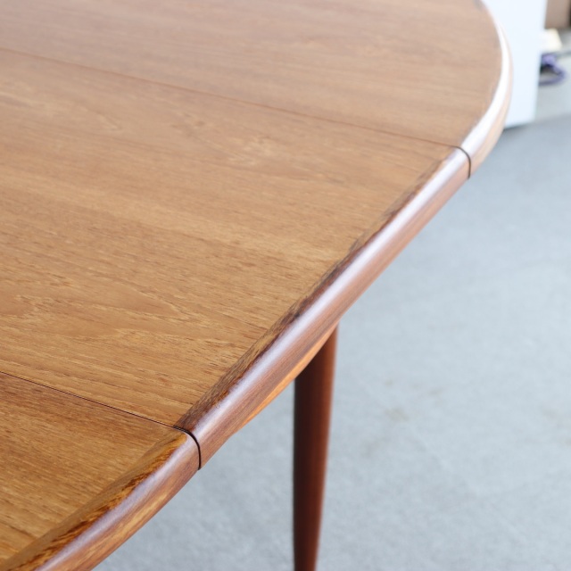 ジープランG-PLANのダイニングテーブル