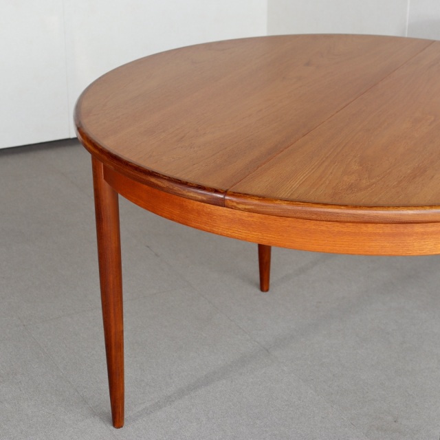 ジープランG-PLANのダイニングテーブル