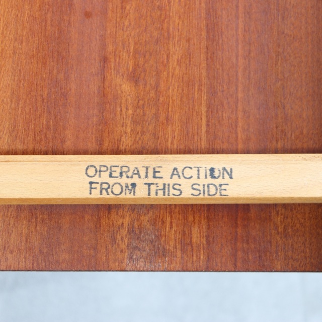 英国ヴィンテージのダイニングテーブル