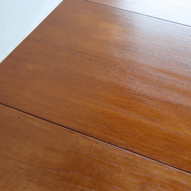 英国ヴィンテージのダイニングテーブル