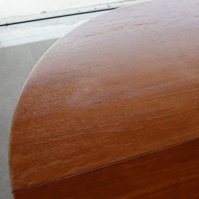 英国ヴィンテージのダイニングテーブル