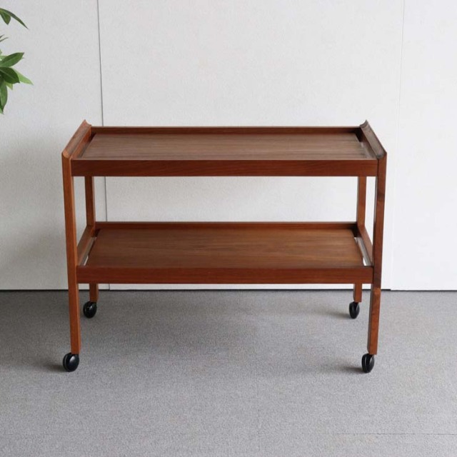 木製のキャスター付きのワゴン、24146