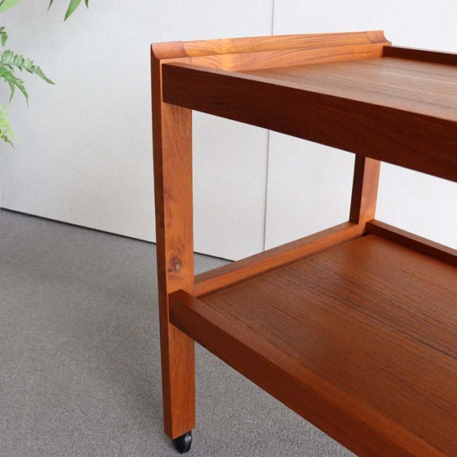 木製のキャスター付きのワゴン、24146