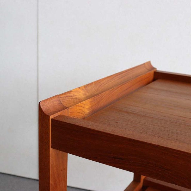 木製のキャスター付きのワゴン、24146