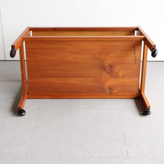 木製のキャスター付きのワゴン、24146