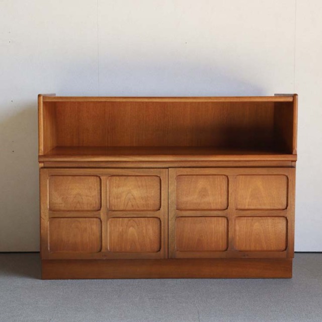 ネイサンNATHANのキャビネット