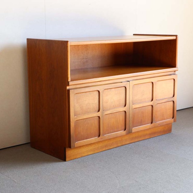 ネイサンNATHANのキャビネット