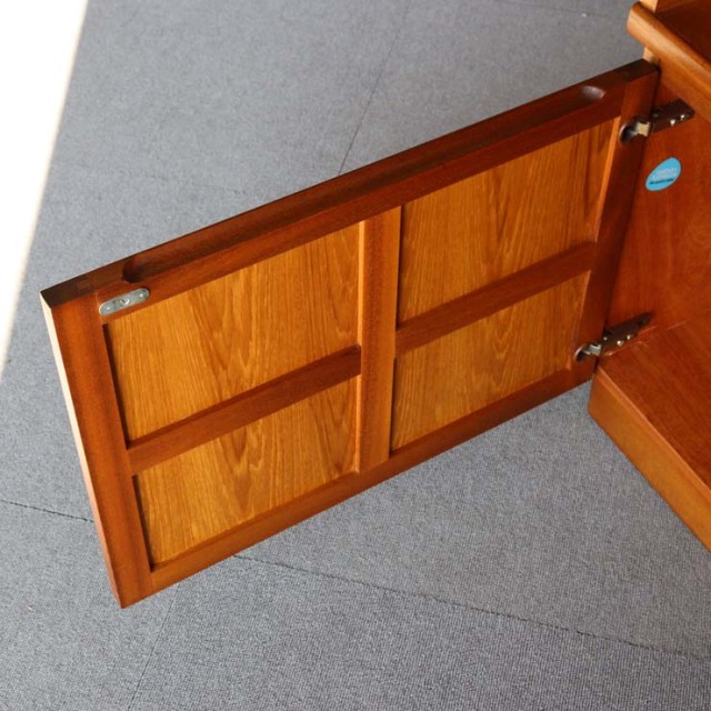 ネイサンNATHANのキャビネット