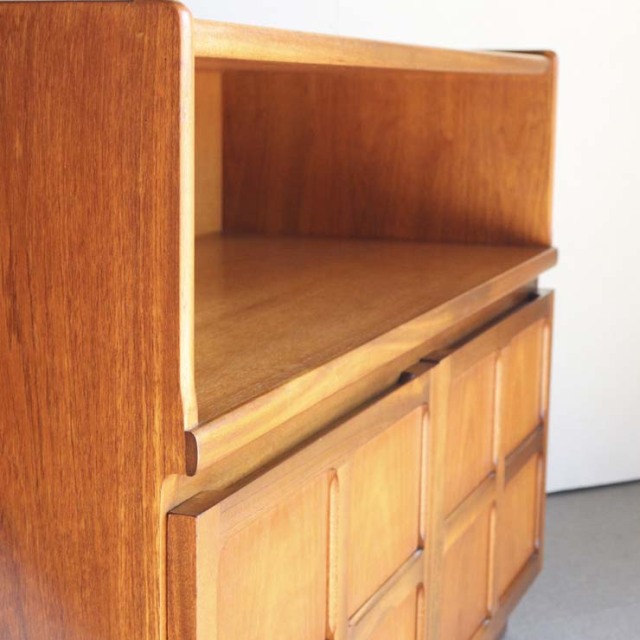 ネイサンNATHANのキャビネット