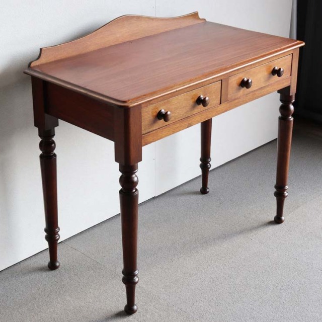 英国アンティークのマホガニー材を使用したホールテーブル